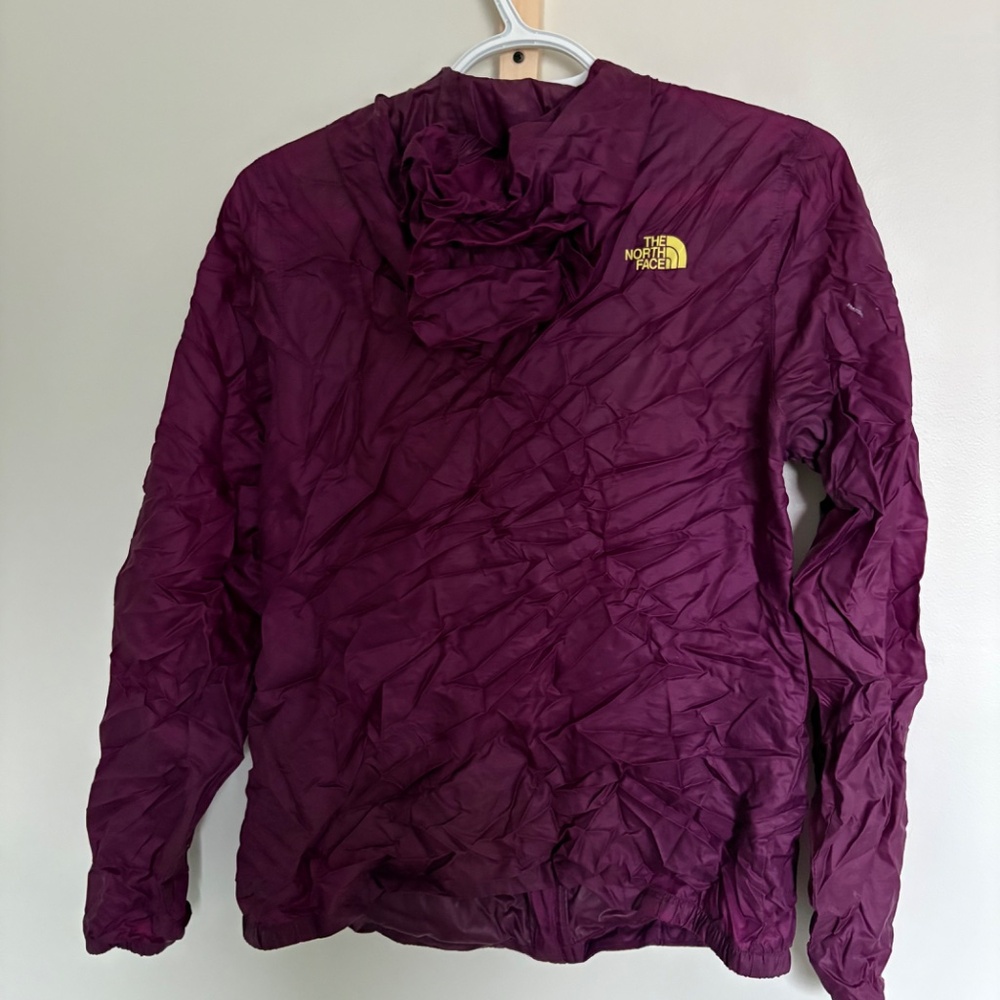 The North Face - Packable Wind Shell - Picture 2 of 5